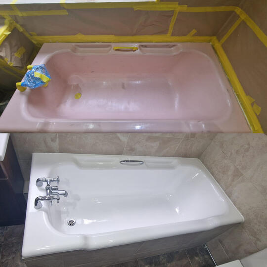 before and after picture of a bath re-enamelled in Berkshire - Reading service completed by glossy baths
