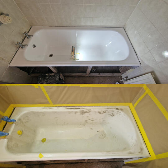 before and after picture of a bath re-enamelled in Berkshire - Reading service completed by glossy baths