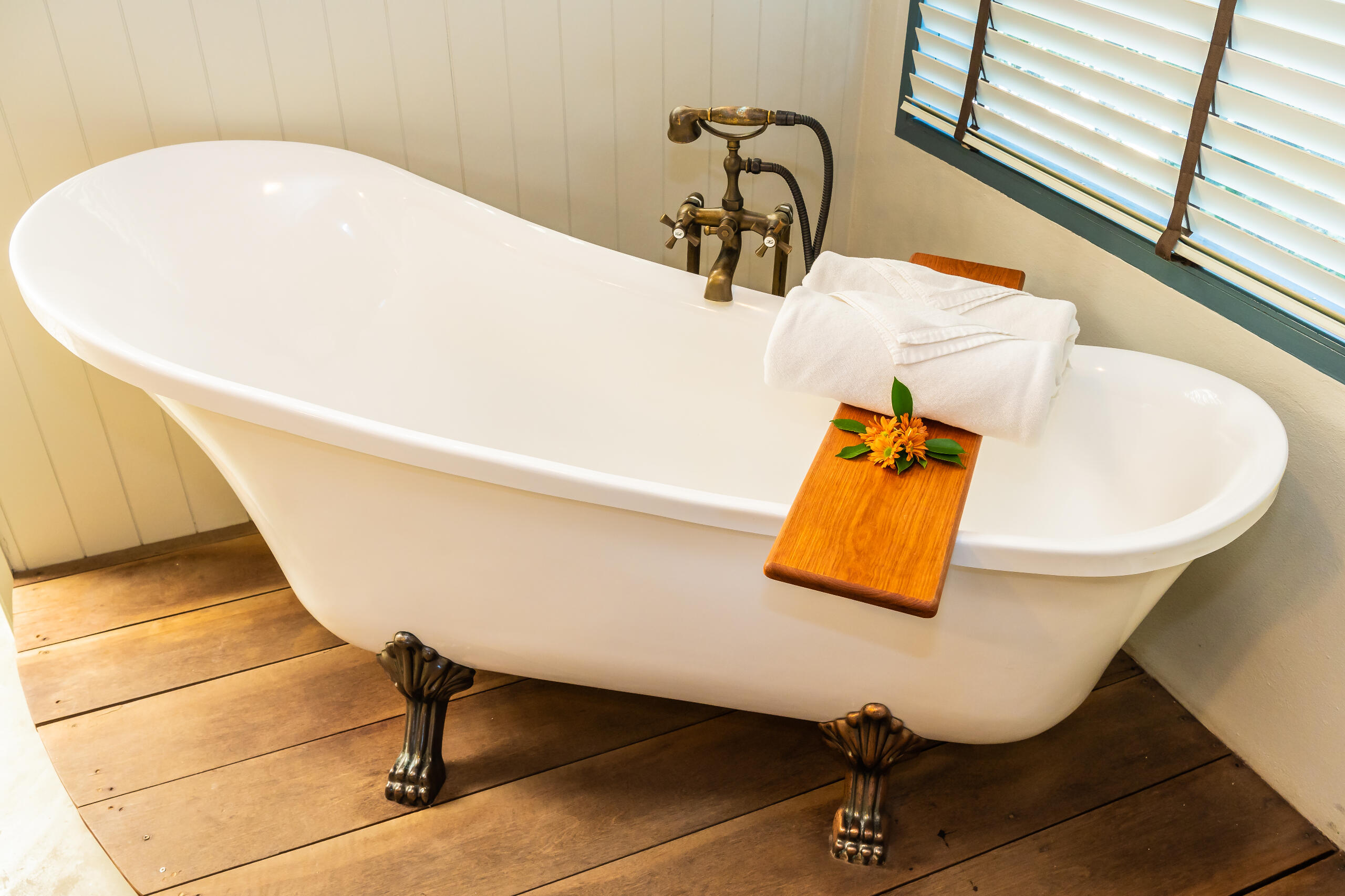 Victorian bath Re-enamelling done in Reading